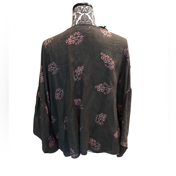 Universal Threads Kimono - Picture 2 of 4